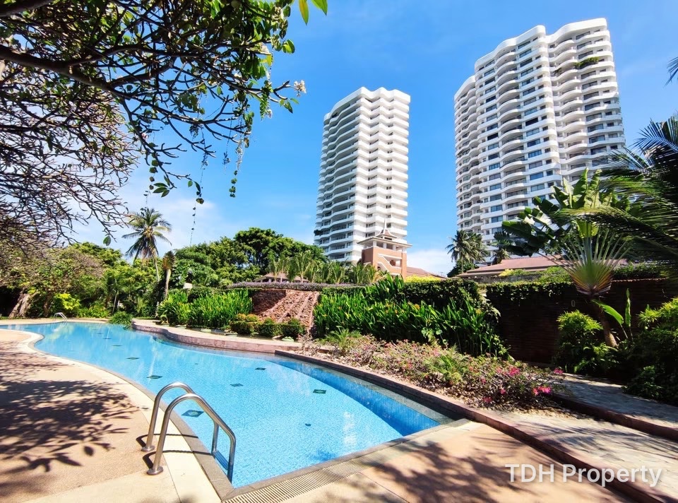 4 Bedroom Condo For Rent at Pratumnak Hill