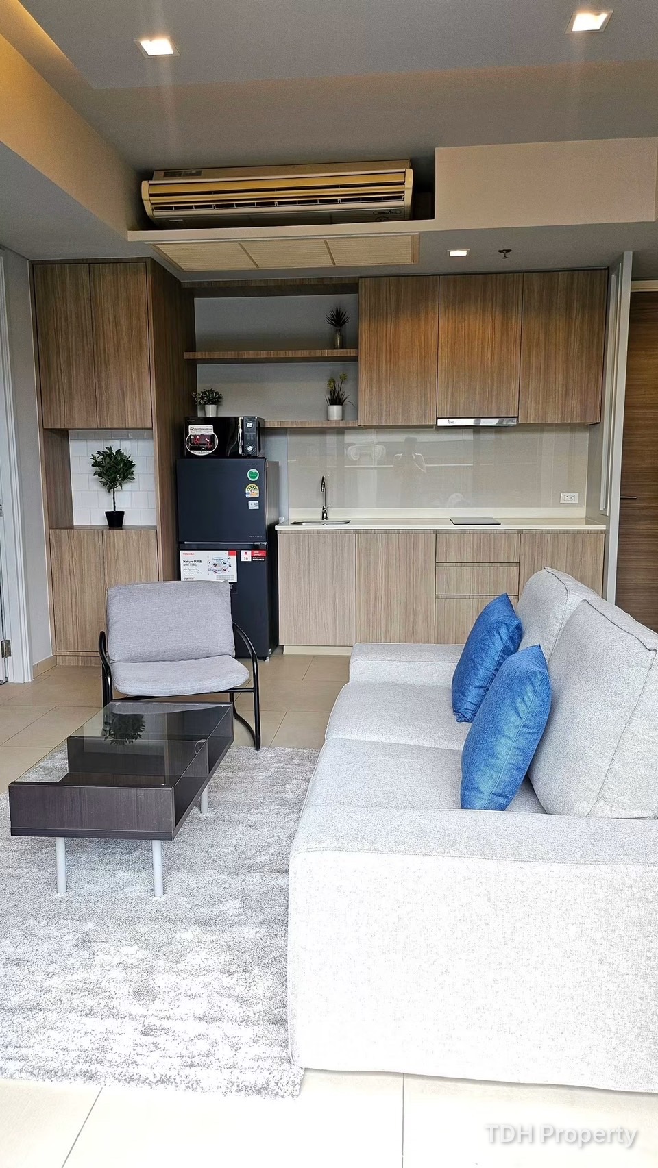 1 BEDROOM FOR SALE AND RENT