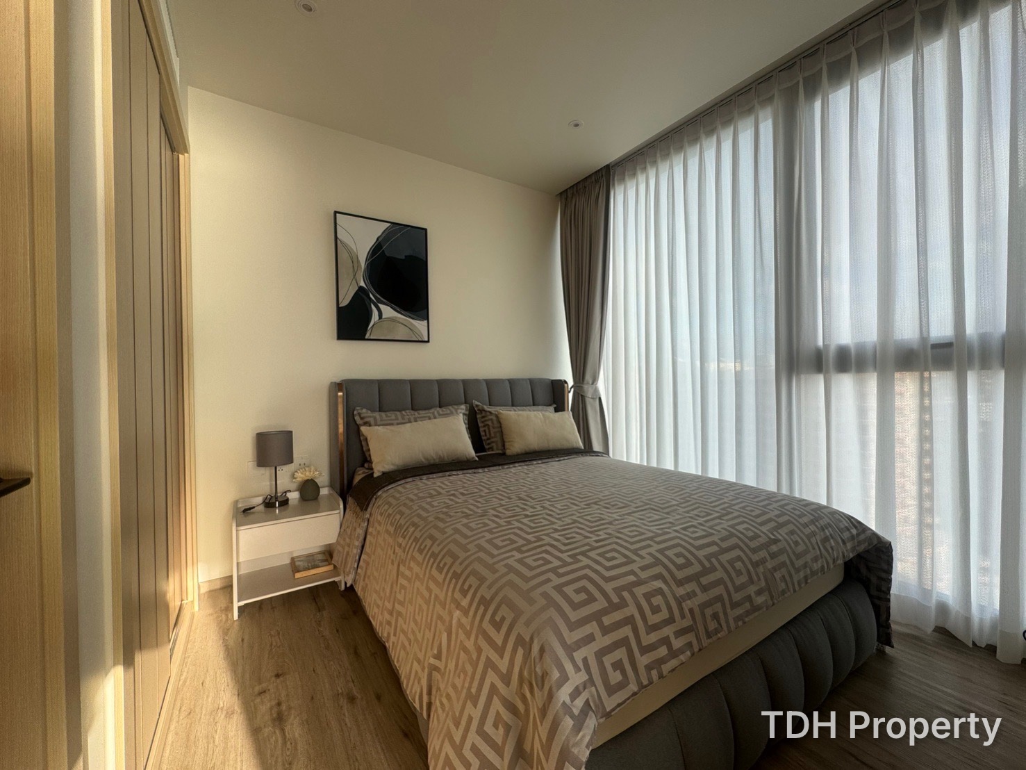 2 Bedroom Condo for Rent and Sale at Arom Wongamart