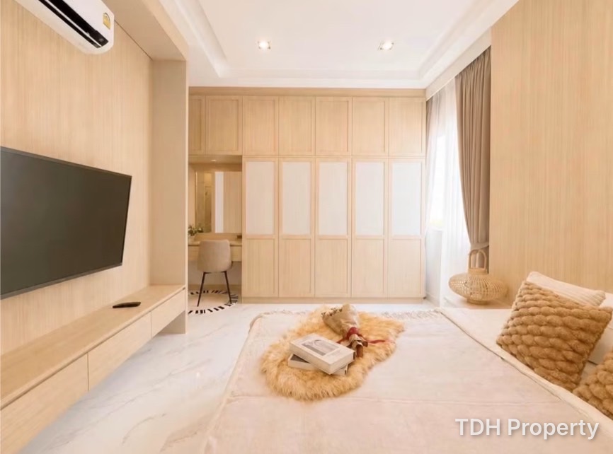 3 Bedroom Pool Vliia For Rent Near Tarapattana International School