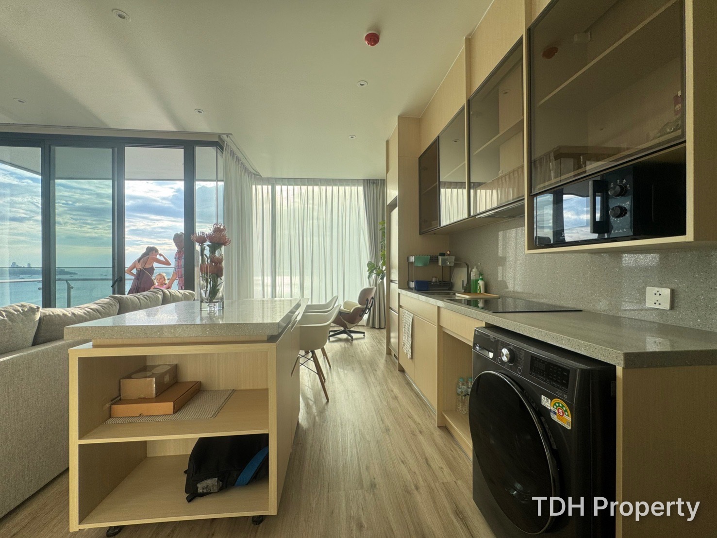 2 Bedroom Condo for Rent and Sale at Arom Wongamart