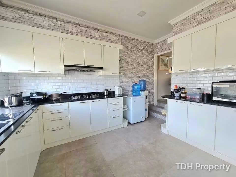 4 Bedroom Pool Villa for Sale and Rent