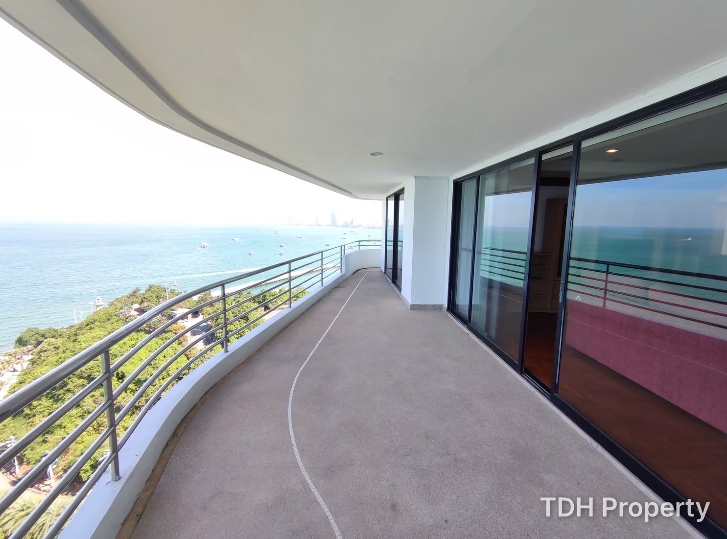 4 Bedroom Condo For Rent at Pratumnak Hill