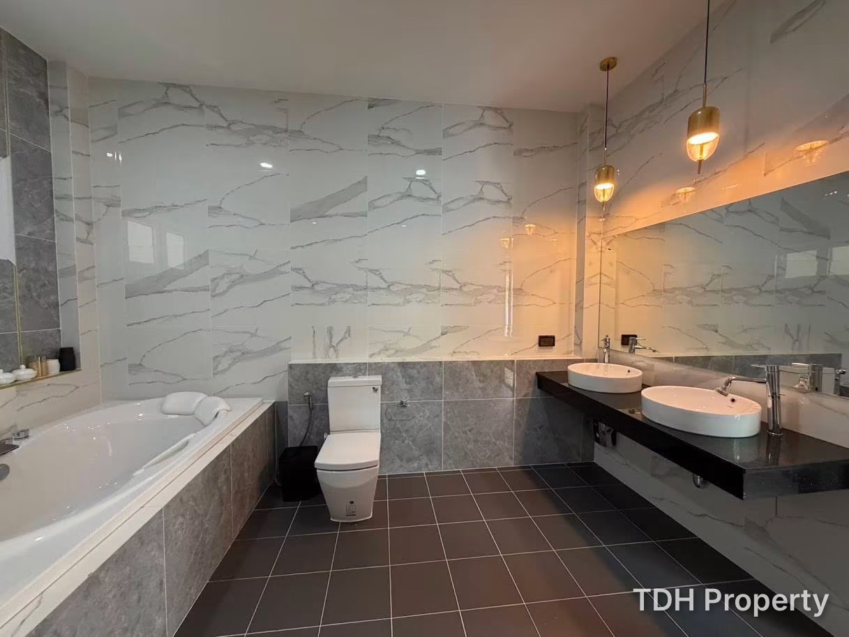 4 Bedroom Bann Dusit Pattaya hill  house for rent