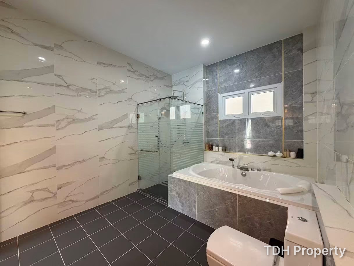 4 Bedroom Bann Dusit Pattaya hill  house for rent