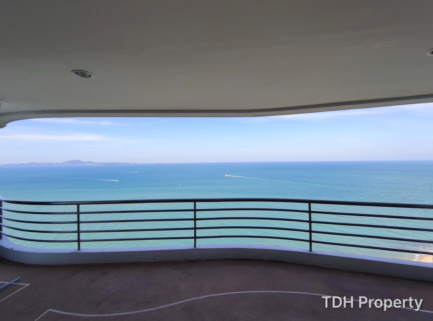 4 Bedroom Condo For Rent at Pratumnak Hill