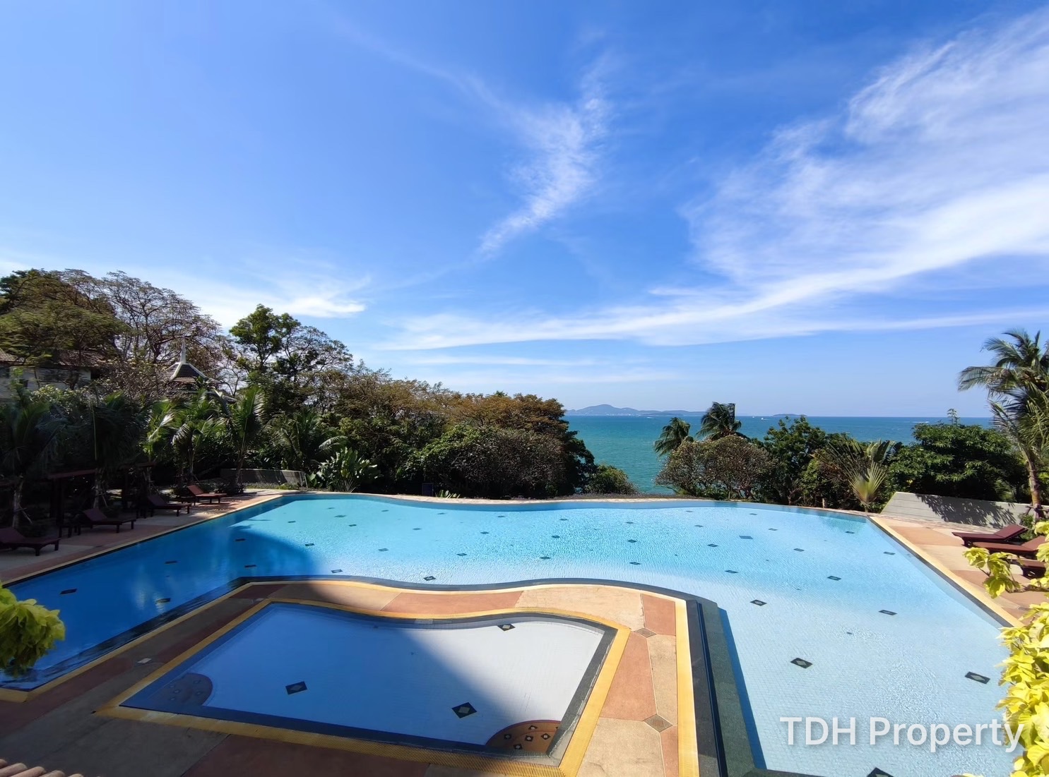 4 Bedroom Condo For Rent at Pratumnak Hill