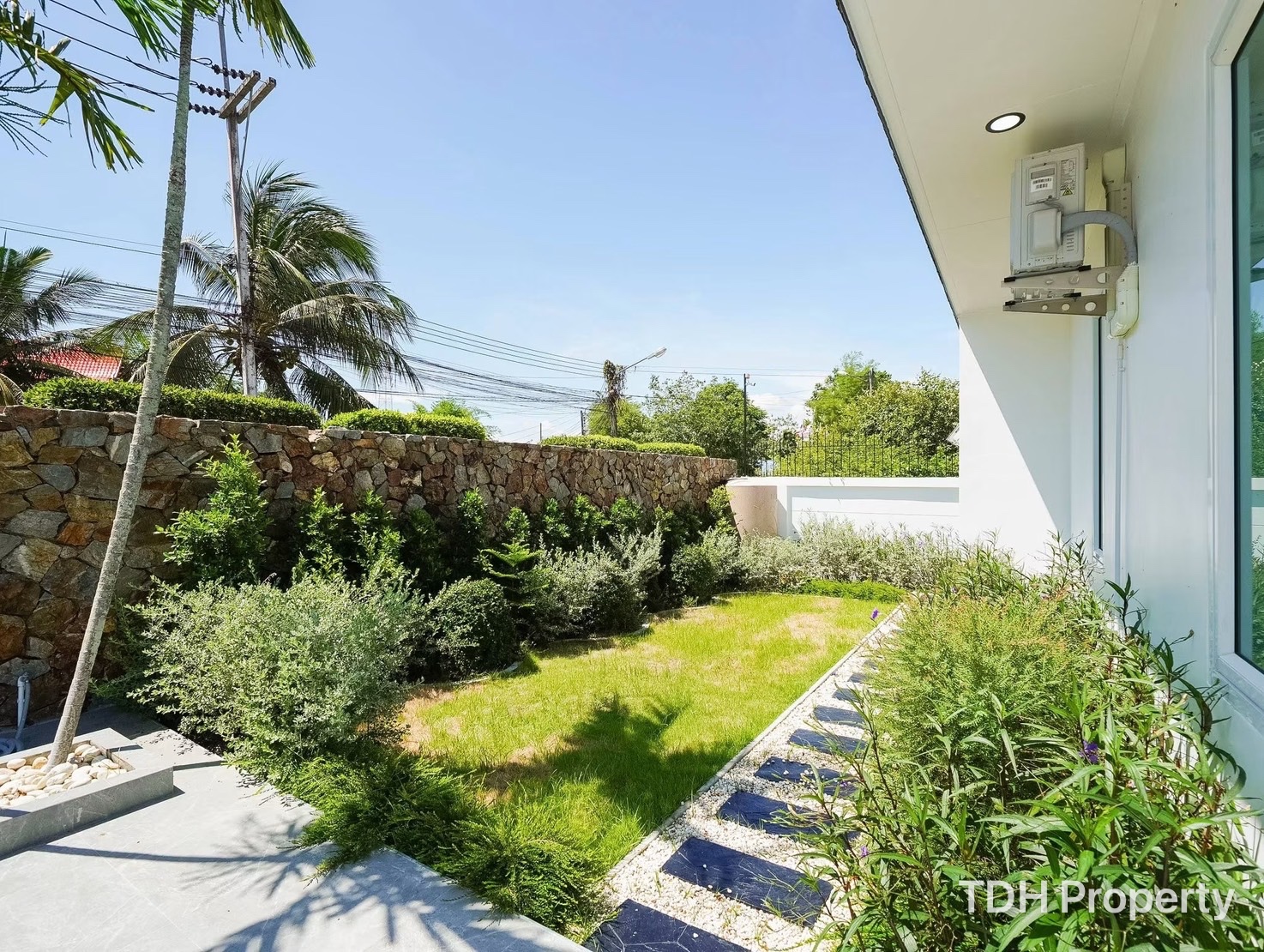 3Bedroom House For Rent Corner House with Private Swimming Pool – Garden View 2