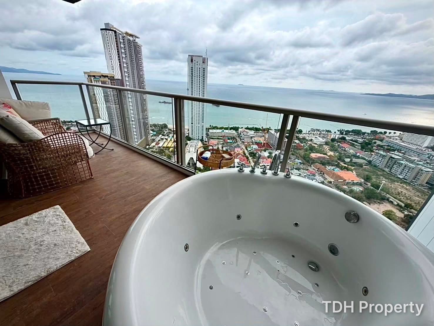 2 Bedroom Condo For Rent at Riviera Ocean Drive Pattaya