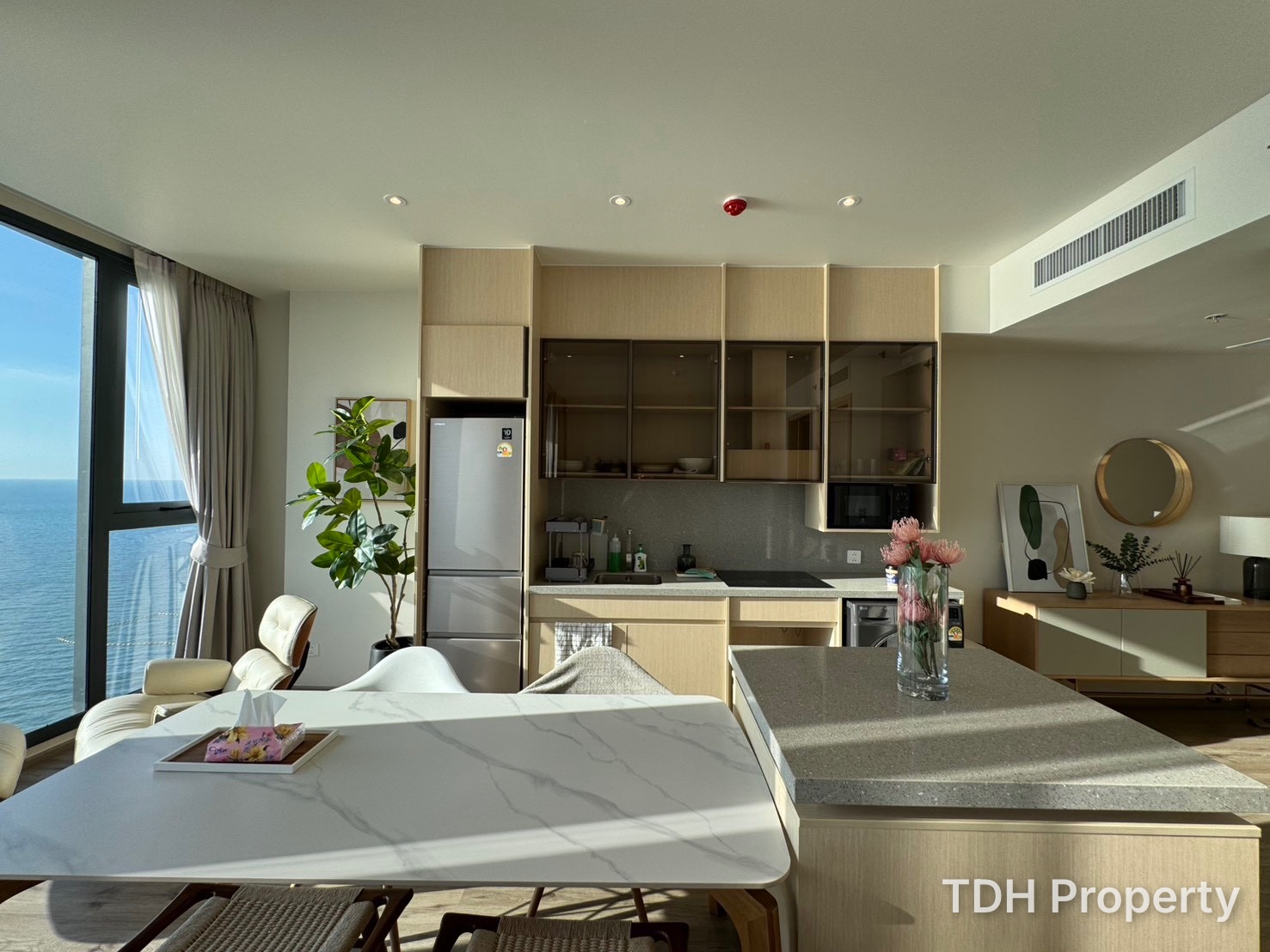 2 Bedroom Condo for Rent and Sale at Arom Wongamart