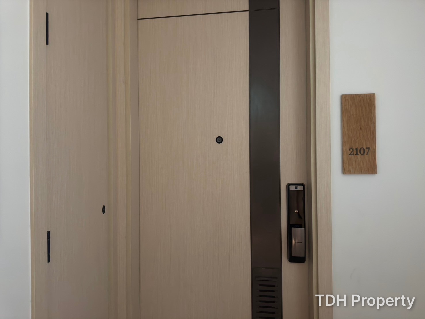 2 Bedroom Condo for Rent and Sale at Arom Wongamart