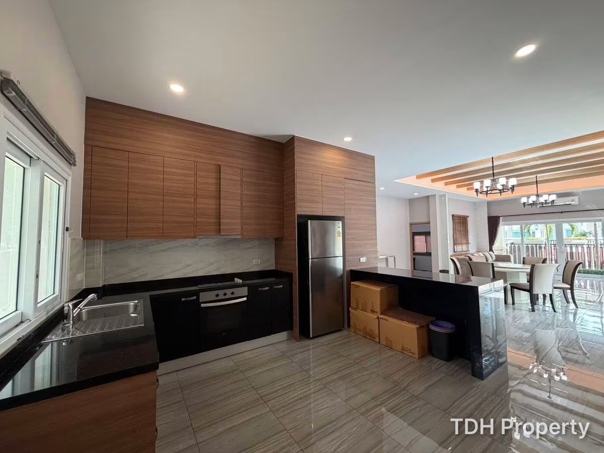 4 Bedroom Bann Dusit Pattaya hill  house for rent