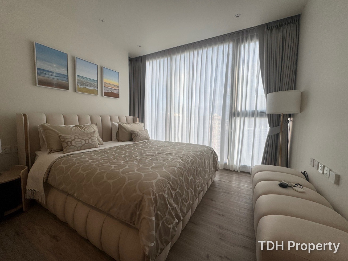 2 Bedroom Condo for Rent and Sale at Arom Wongamart