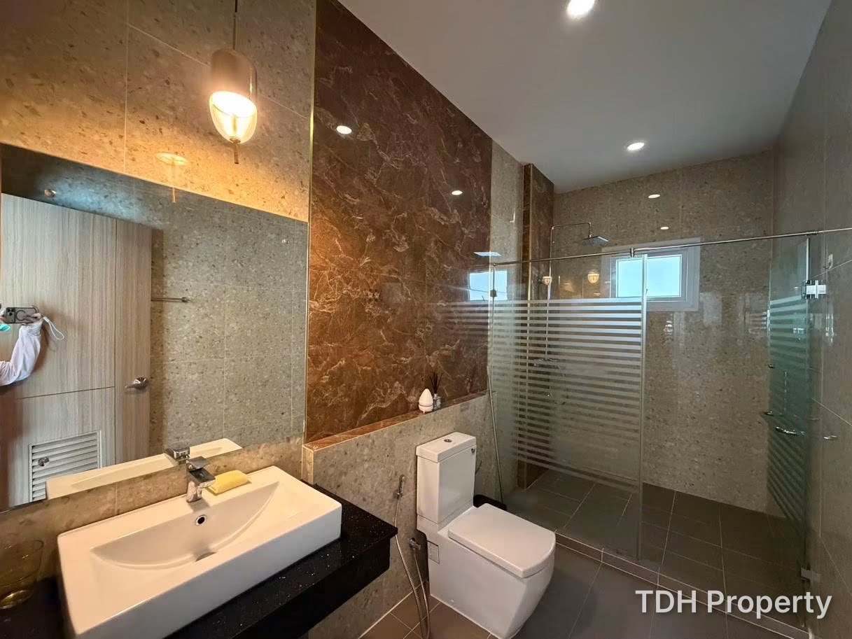 4 Bedroom Bann Dusit Pattaya hill  house for rent