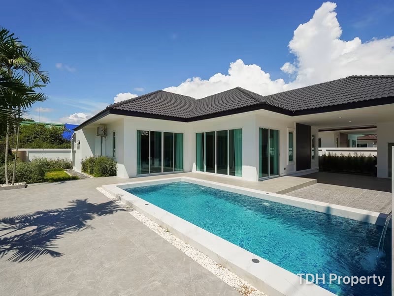 3Bedroom House For Rent Corner House with Private Swimming Pool – Garden View 2