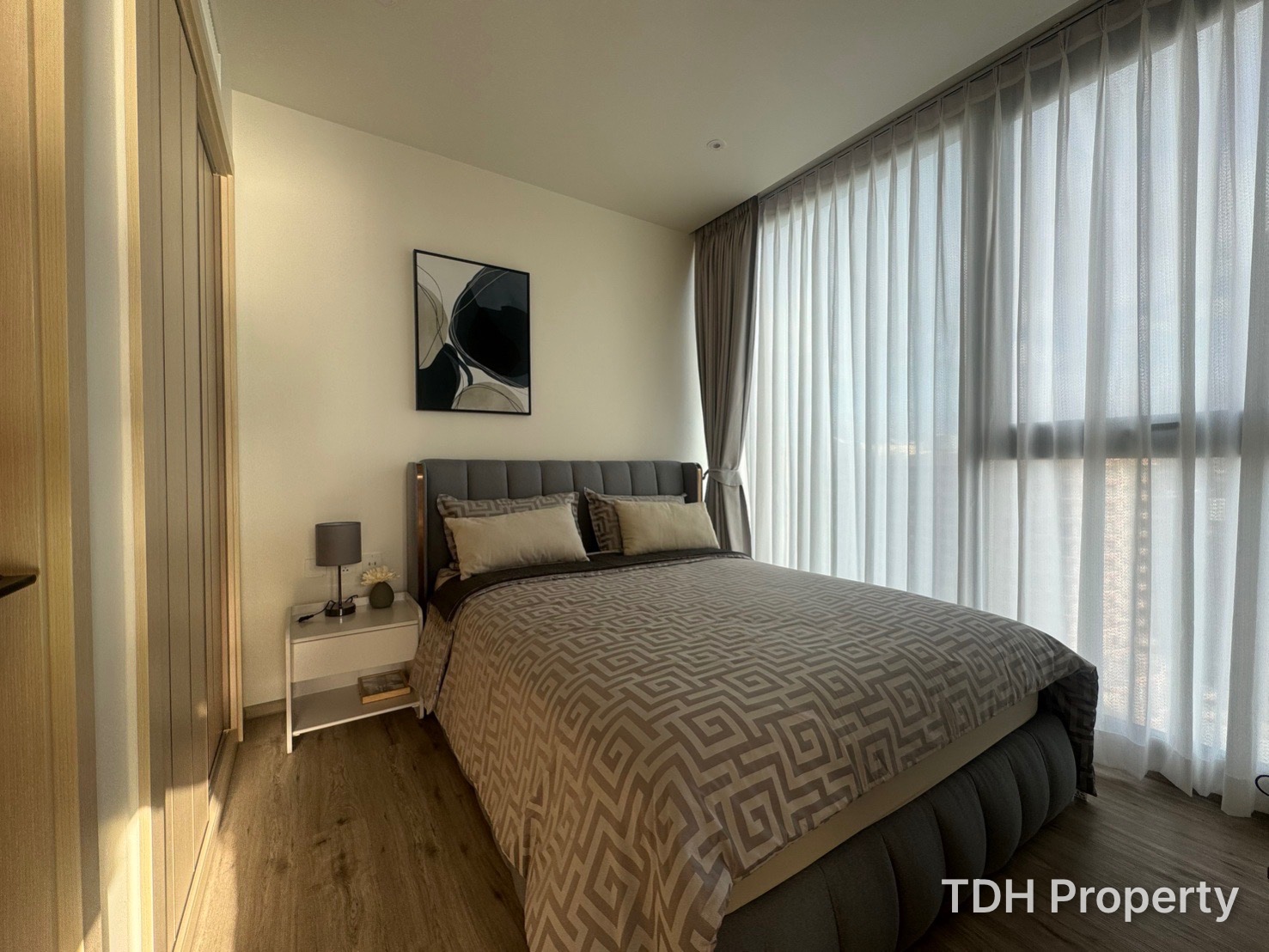 2 Bedroom Condo for Rent and Sale at Arom Wongamart