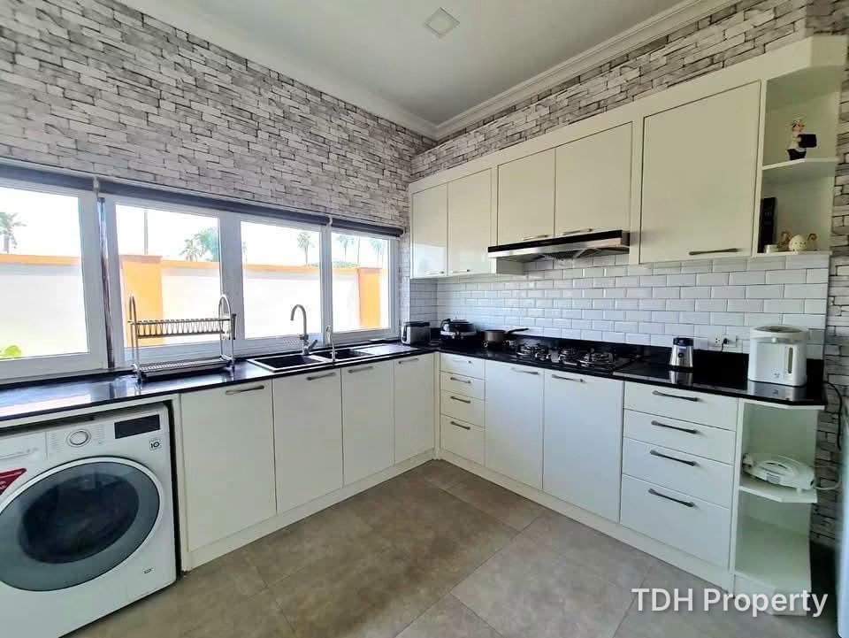 4 Bedroom Pool Villa for Sale and Rent