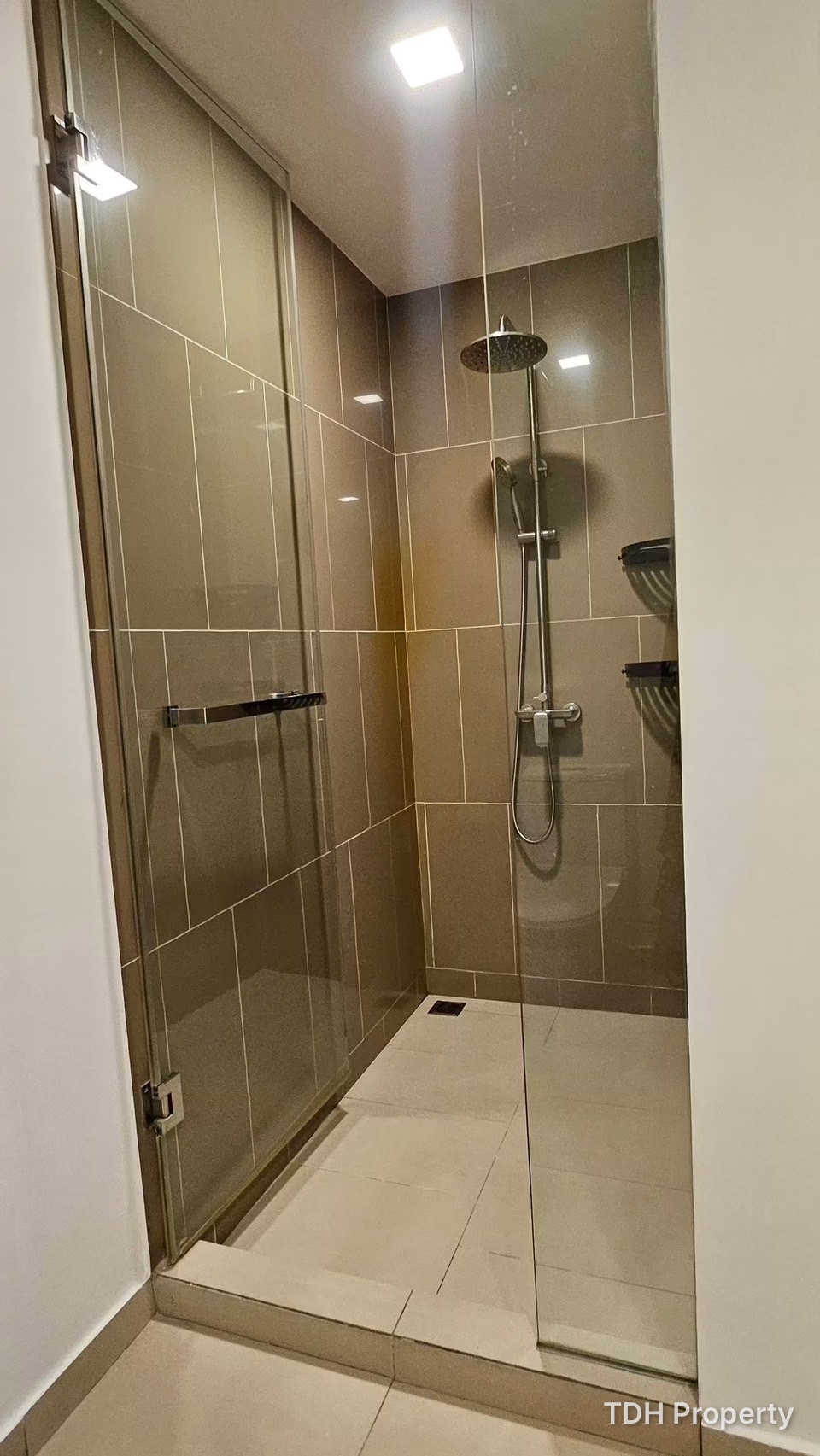 1 BEDROOM FOR SALE AND RENT