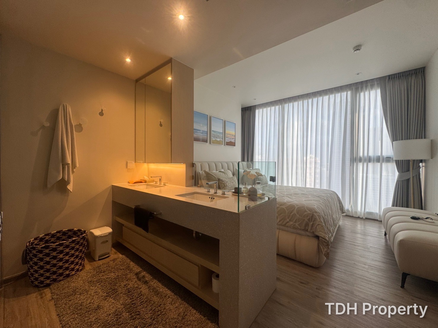 2 Bedroom Condo for Rent and Sale at Arom Wongamart