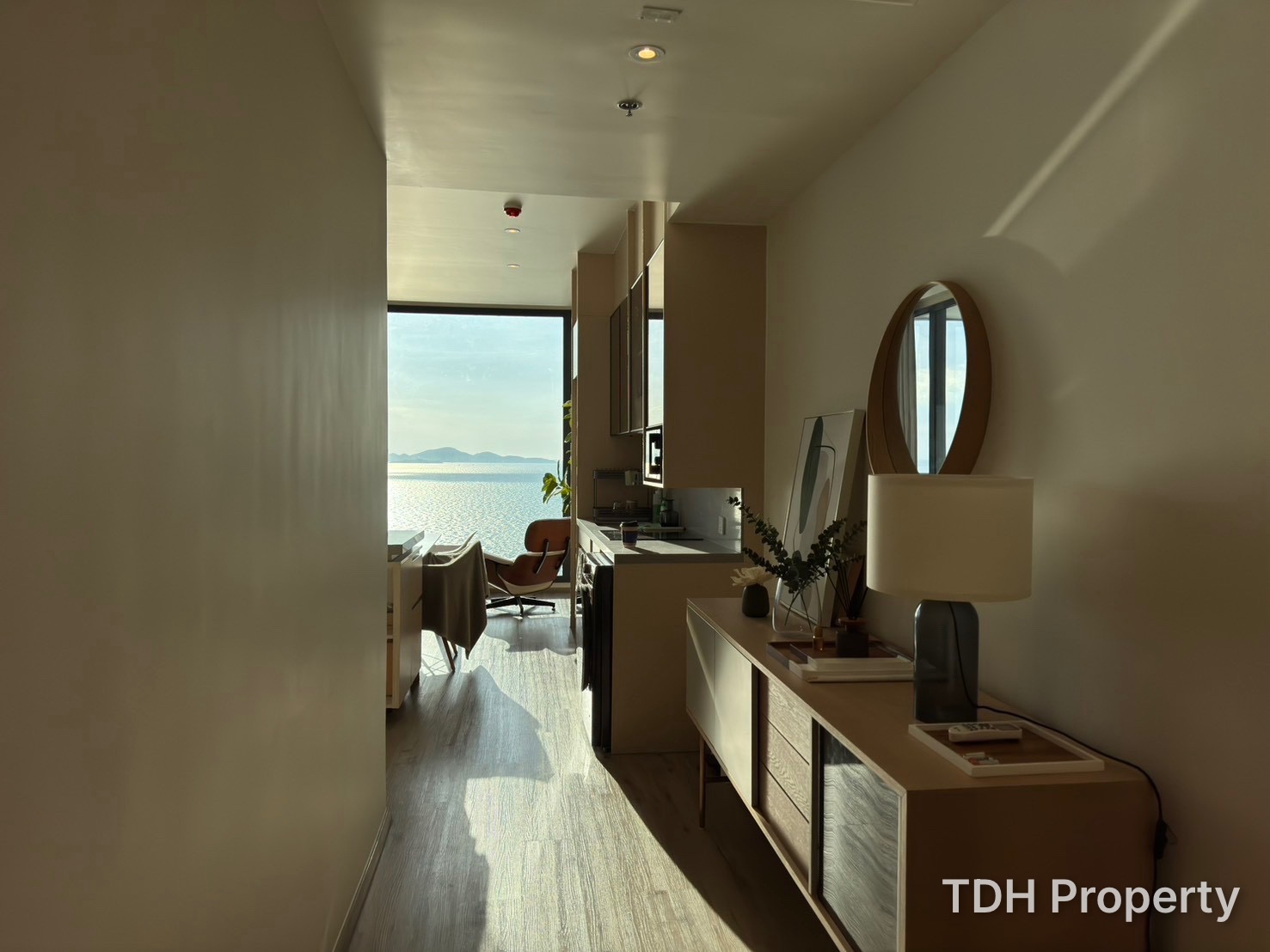 2 Bedroom Condo for Rent and Sale at Arom Wongamart