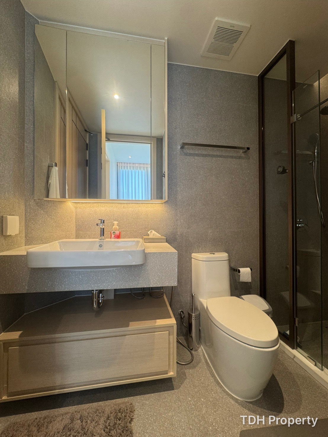 2 Bedroom Condo for Rent and Sale at Arom Wongamart